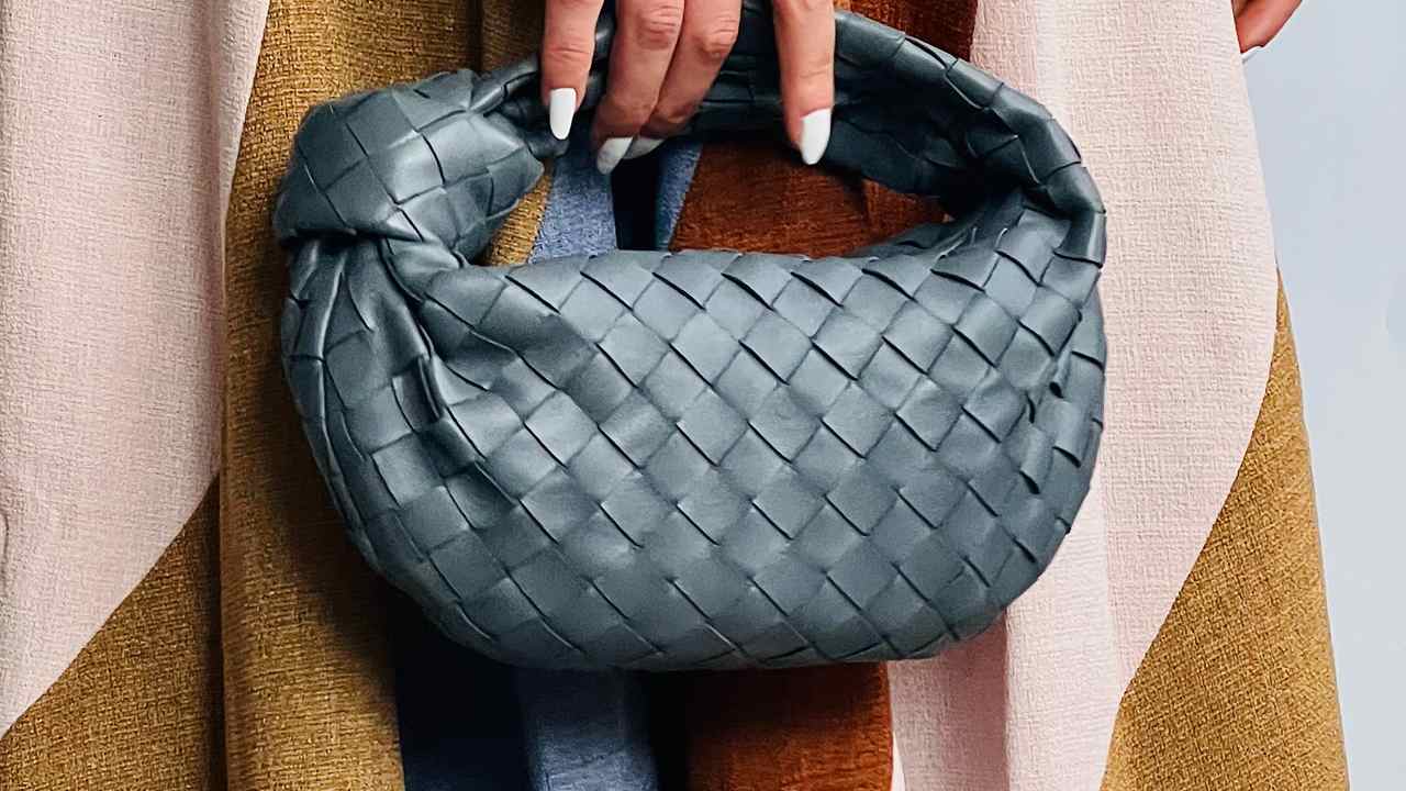 Comprar peças de lojas second hand é uma ótima maneira de ser mais sustentável!