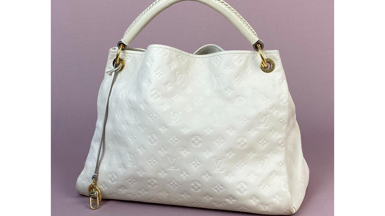 Bolsa Louis Vuitton Artsy. Clique na imagem e confira mais modelos de bolsas de luxo no Black Month!
