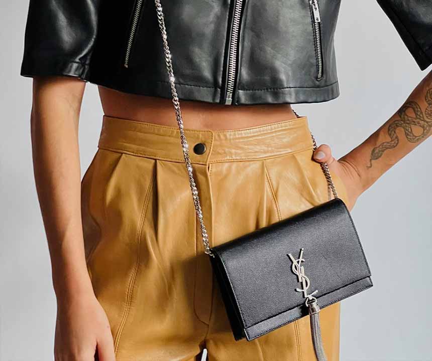 A Kate da Saint Laurent é uma das bolsinhas de luxo compactas que você encontra no E.Ú.