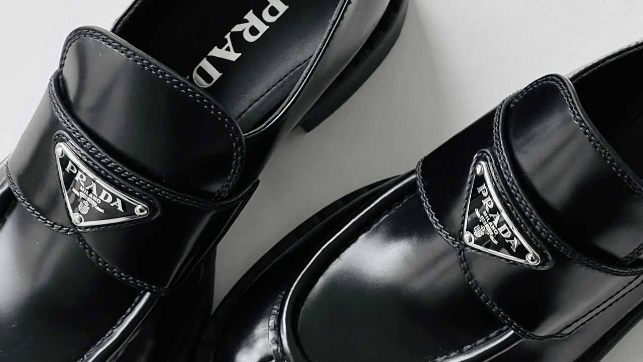 Mocassim Prada. Clique na imagem e confira peças similares!