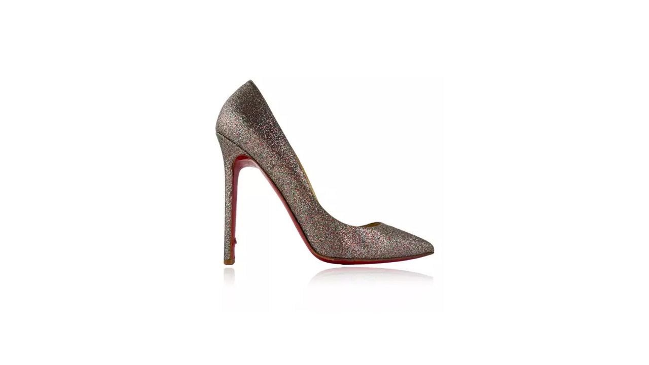 Sapato Christian Louboutin Pigalle. Clique na imagem e confira mais modelos de sapato Louboutin!