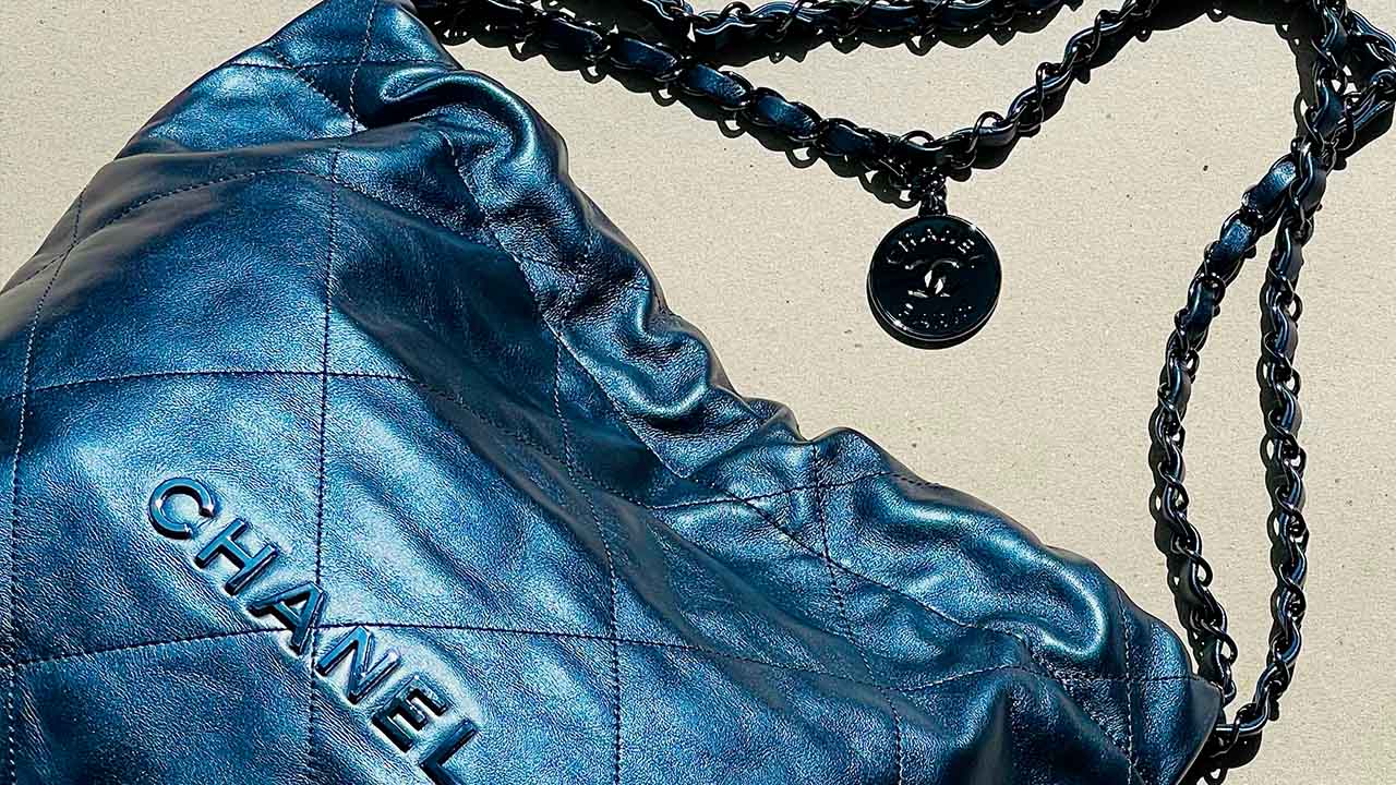 Bolsa Chanel 22. Clique na imagem e confira mais peças da marca!