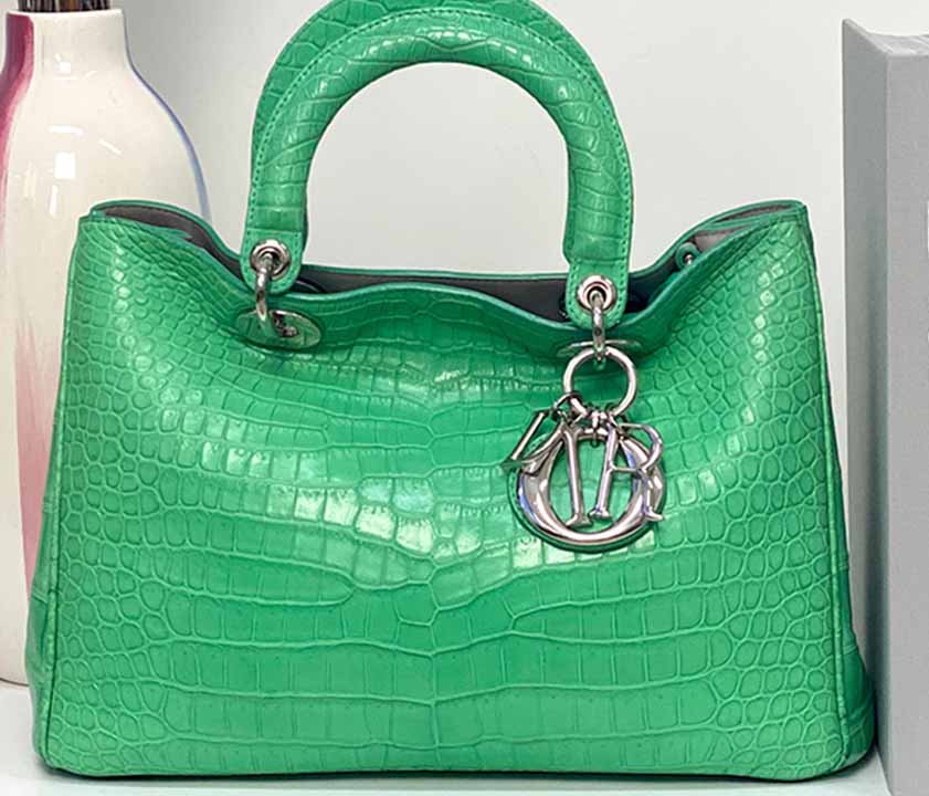 A Diorissimo é um dos modelos de bolsas coloridas da Dior.