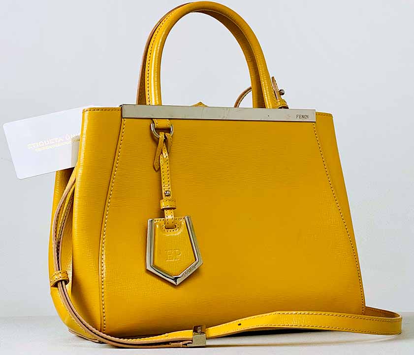 Fendi 2Jours é uma das bolsas coloridas que você encontra no etiqueta única.