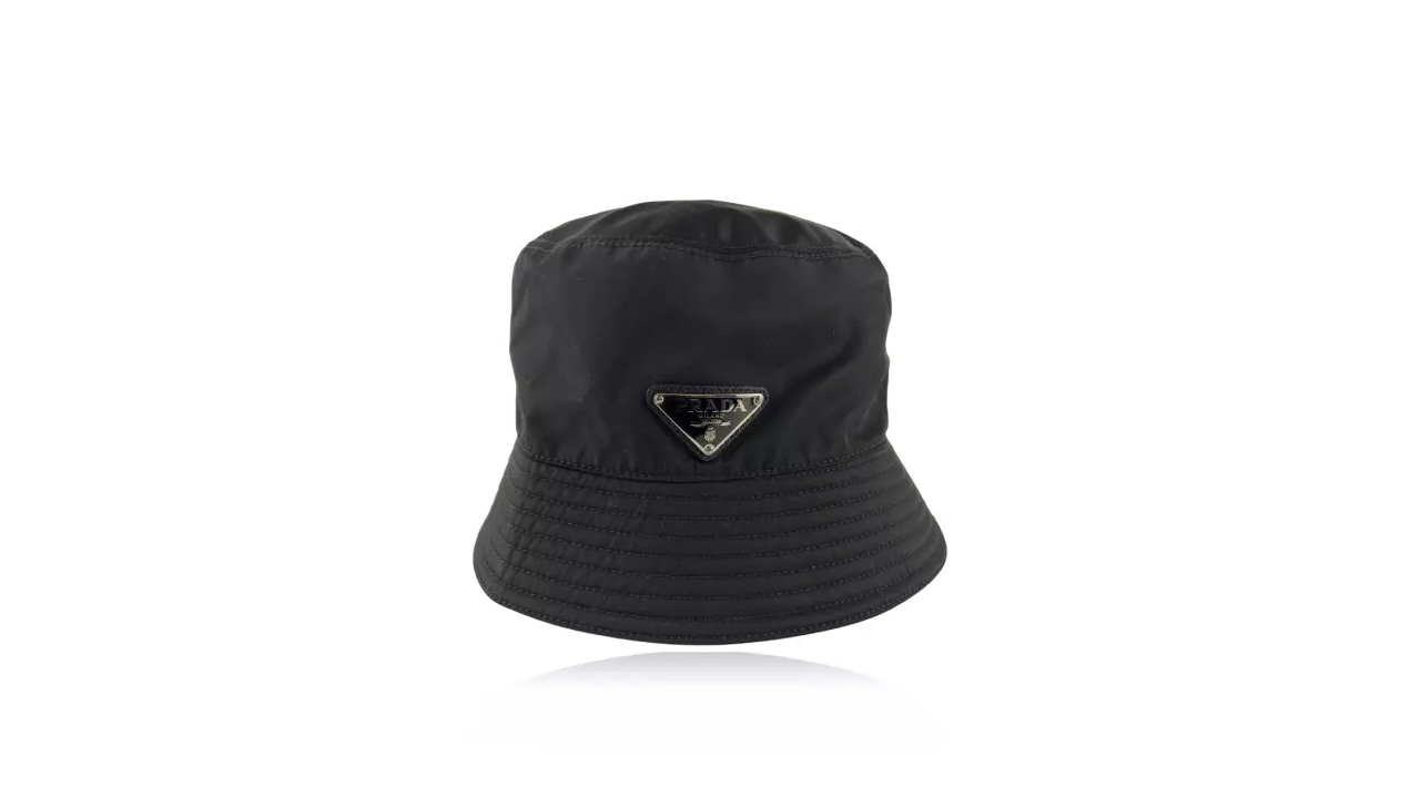 Bucket Hat Prada. Clique na imagem e confira mais modelos da marca!