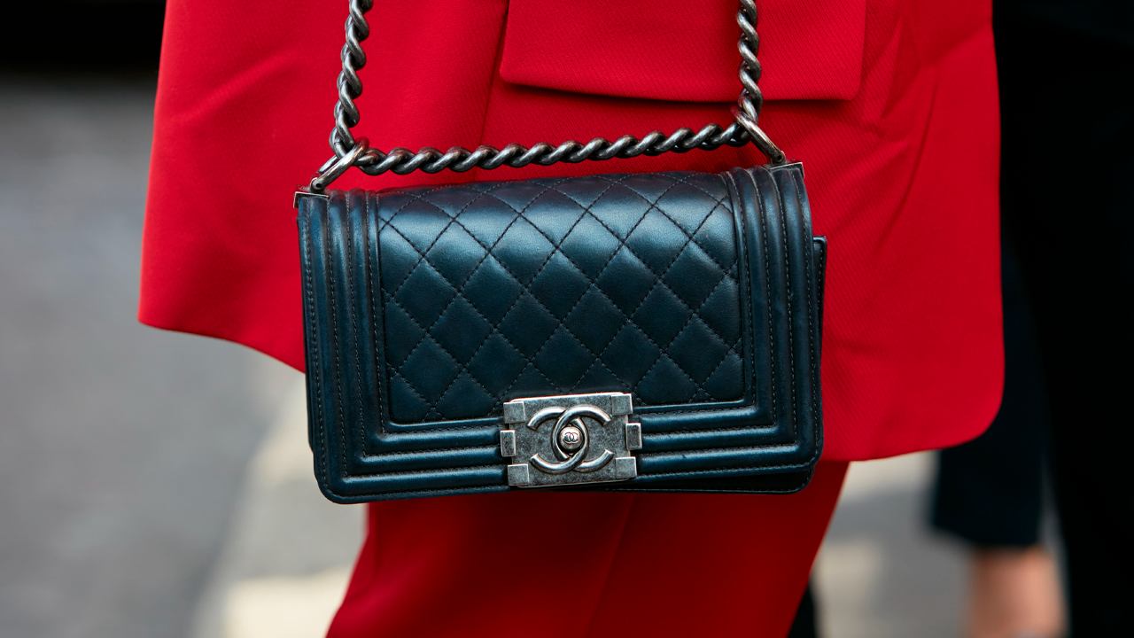 capa do post sobre bolsas clássicas chanel no black month