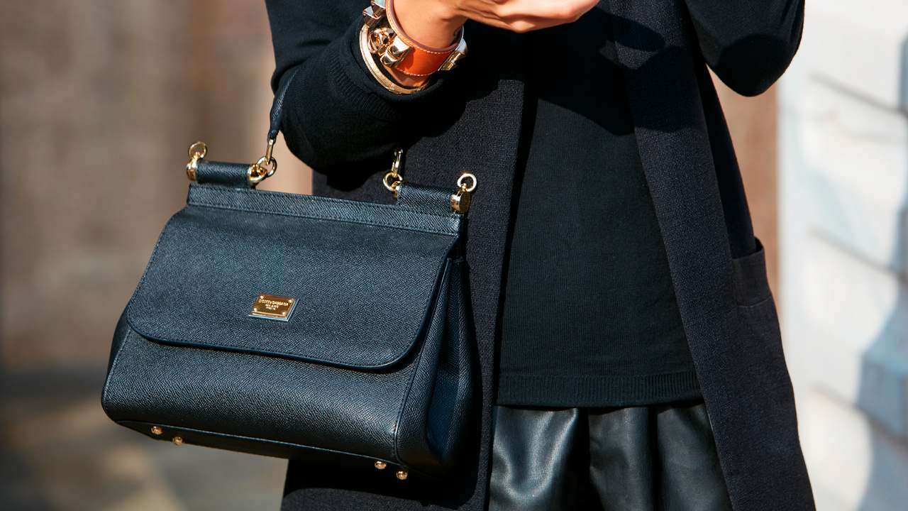capa do post sobre bolsas de luxo para aproveitar no Black Month.