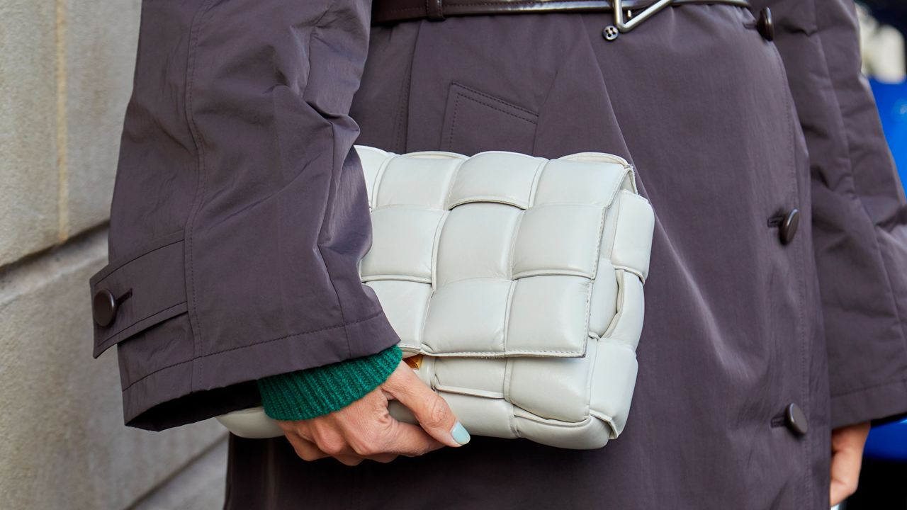 capa do post sobre bolsas de marcas de luxo para investir no black month