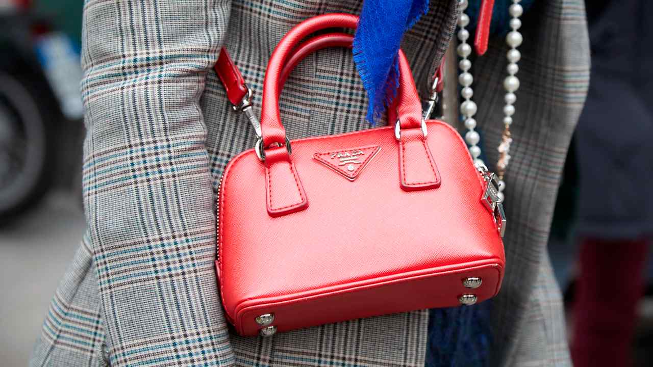 capa do post sobre bolsas prada para investir no black month