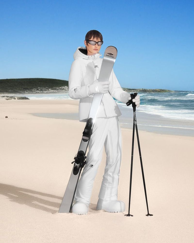 Coleção Balenciaga Ski. Clique na imagem e confira mais criações da marca! (Foto: Reprodução/Fashion Network)