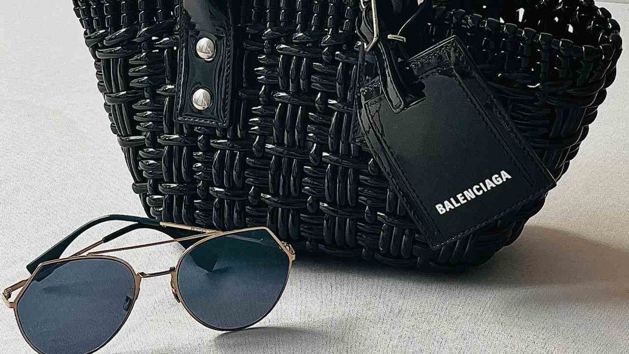 Clique na imagem e confira acessórios de marcas de luxo para usar no verão!