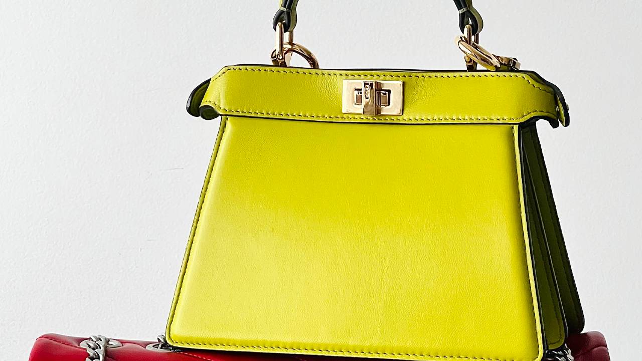 Clique na imagem e confira mais modelos de bolsas Fendi!