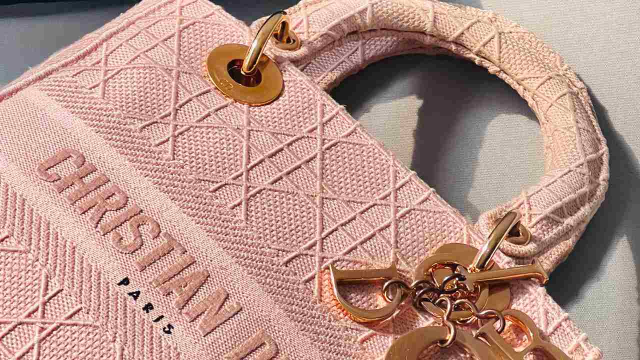Bolsa Lady Dior. Clique na imagem e confira mais modelos da marca!