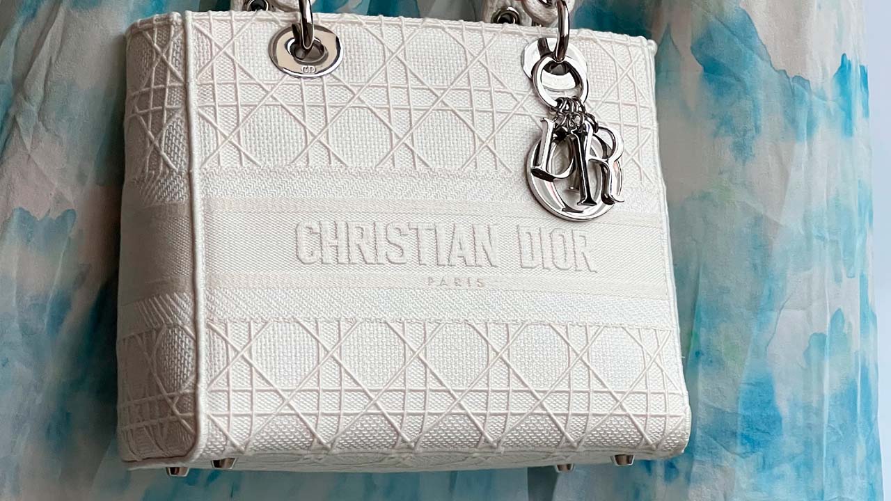 Bolsas Brancas para o Réveillon: 4 Modelos Dior para Usar na Virada e o Ano Todo!
