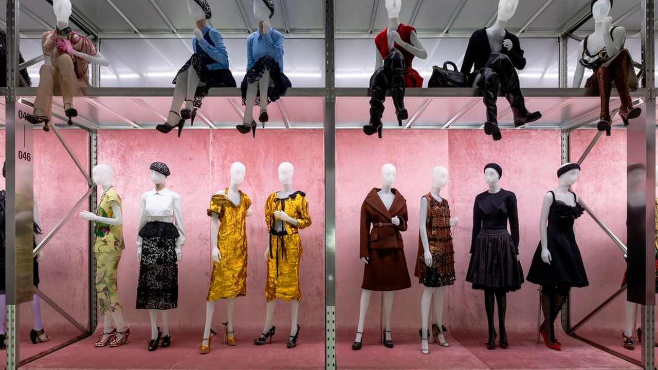 Exposição Pradasphere II. Clique na imagem e confira criações da marca! (Foto: Reprodução/Instagram @prada)