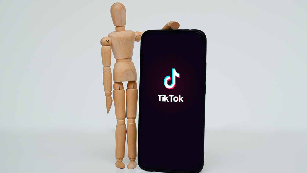 TikTok Awards 2023: Os Looks Mais Incríveis das Celebridades no Pink Carpet!