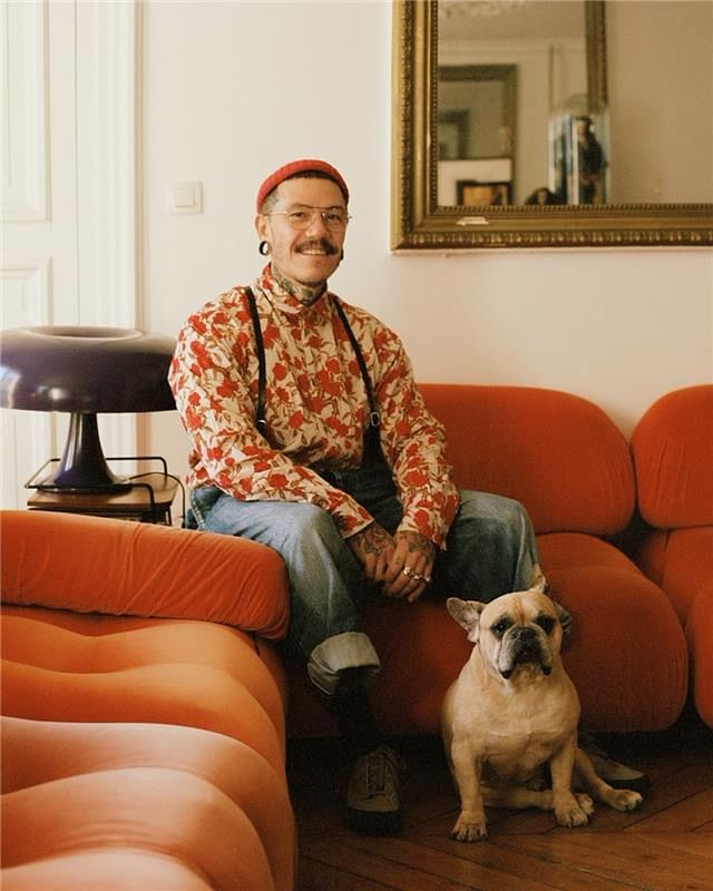 Foto de Adrian Appiolaza o novo estiista da Moschino.