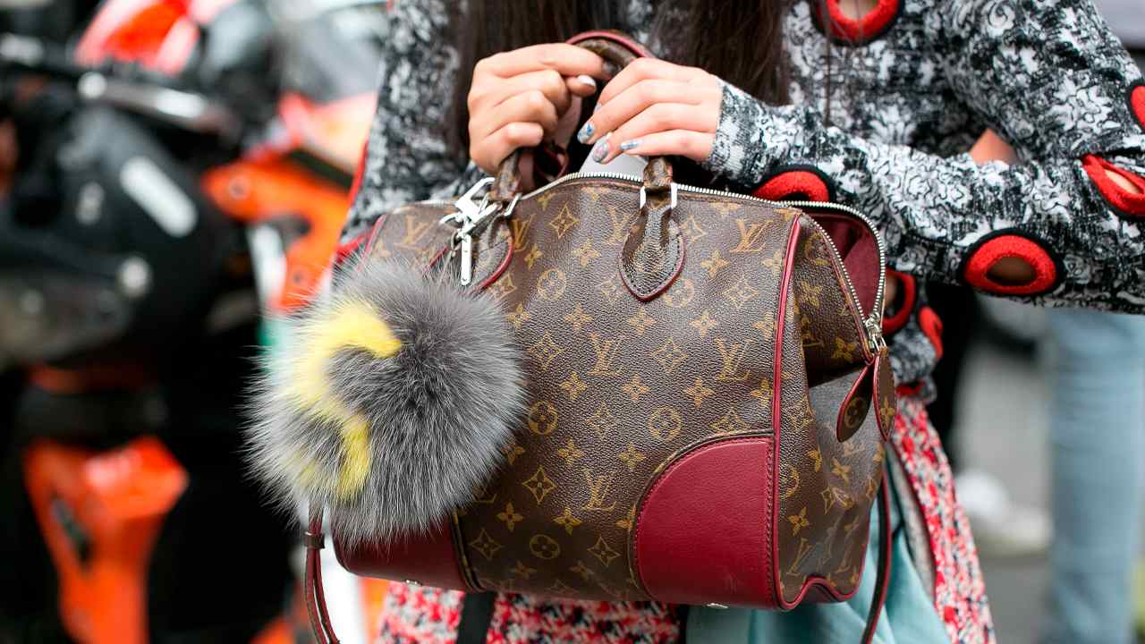 capa do post sobre bolsas louis vuitton para investir na summer sale