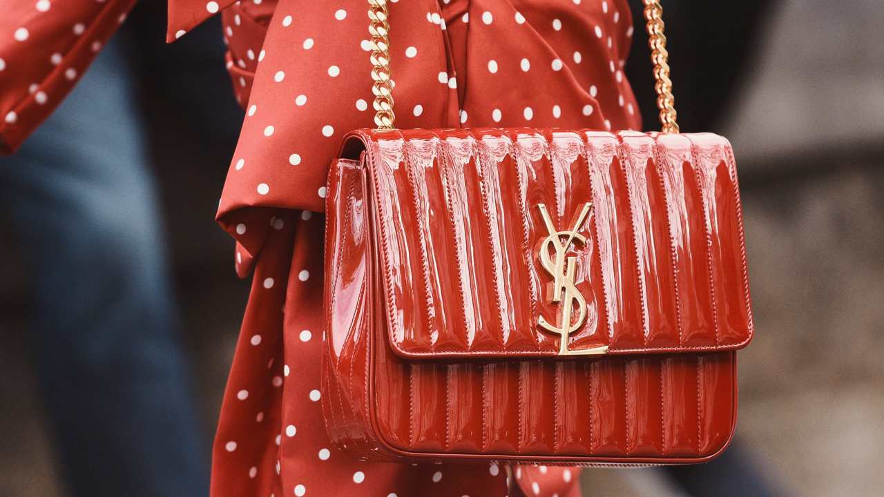 capa do post sobre peças saint laurent para aproveitar na Summer Sale
