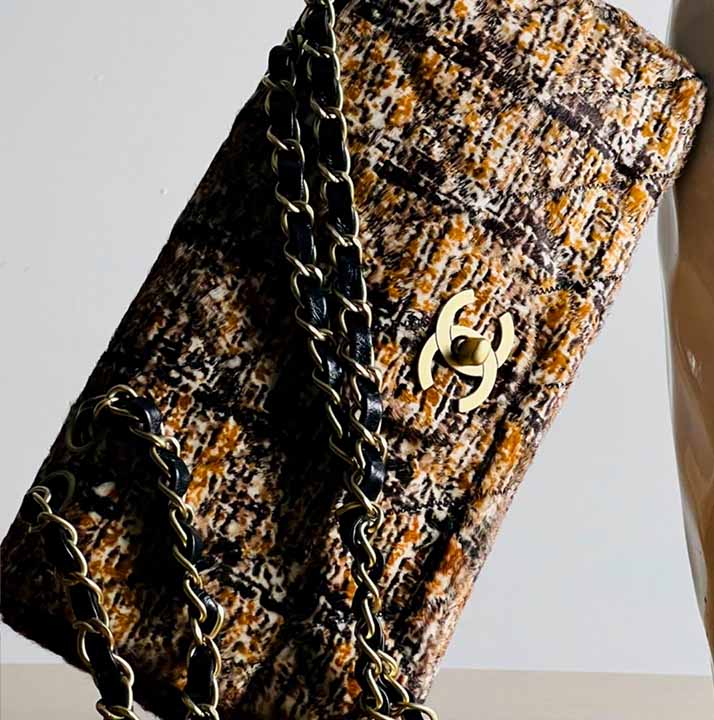 Bolsa Chanel é um dos modelos de bolsas festivas para usar em casamentos, formaturas ou baile de carnaval.