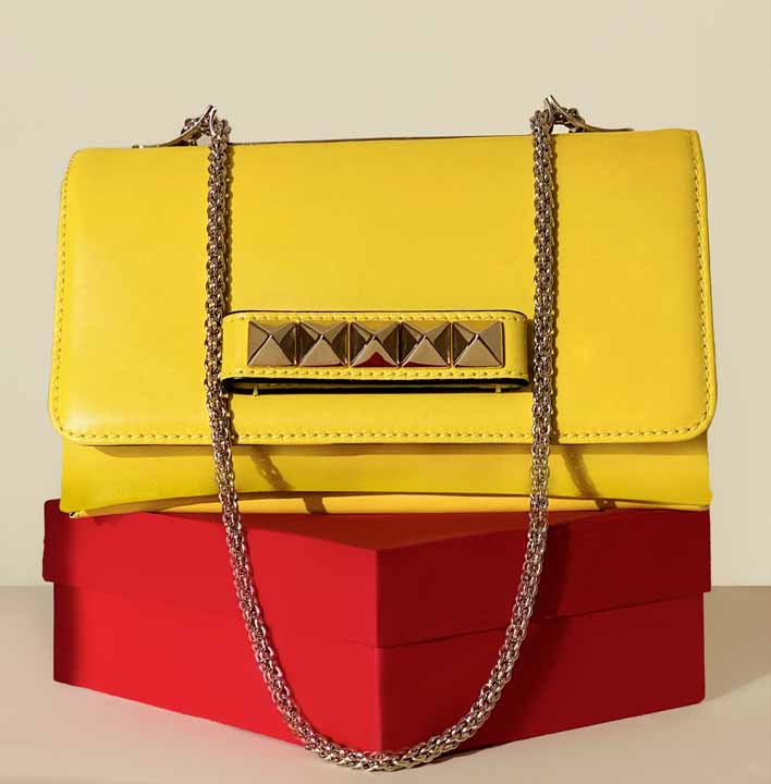 Foto de uma das bolsas coloridas da Valentino para pular carnaval.
