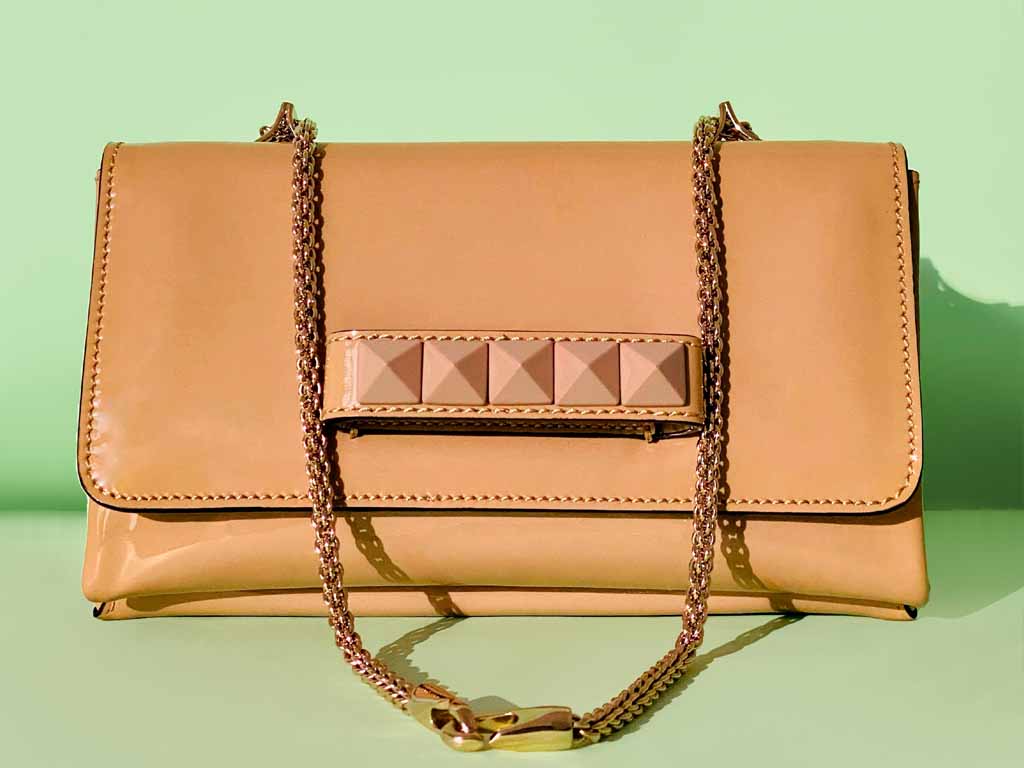 Foto do modelo Va Va Voom da Valentino, uma das bolsas de luxo até R$5000.