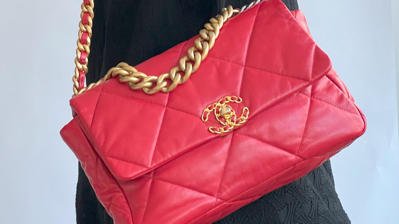 Bolsa Chanel 19. Clique na imagem e confira mais modelos da marca!