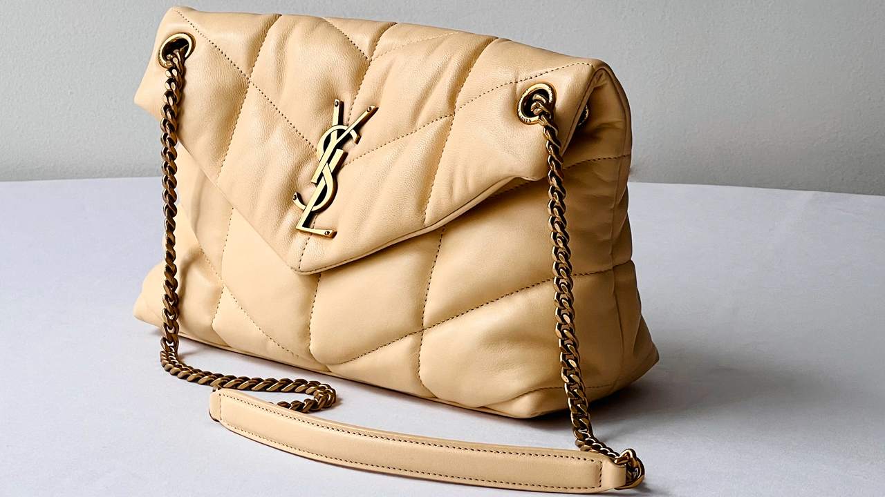 Bolsa Saint Laurent Loulou. Clique na imagem e confira mais modelos da marca!