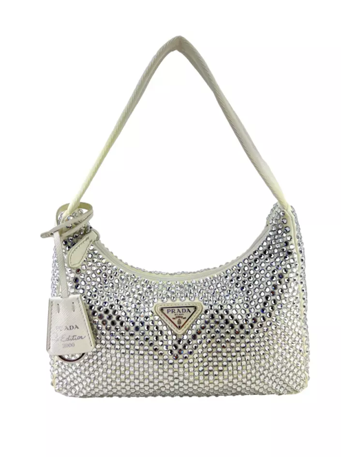 Foto de bolsa Prada com brilho.