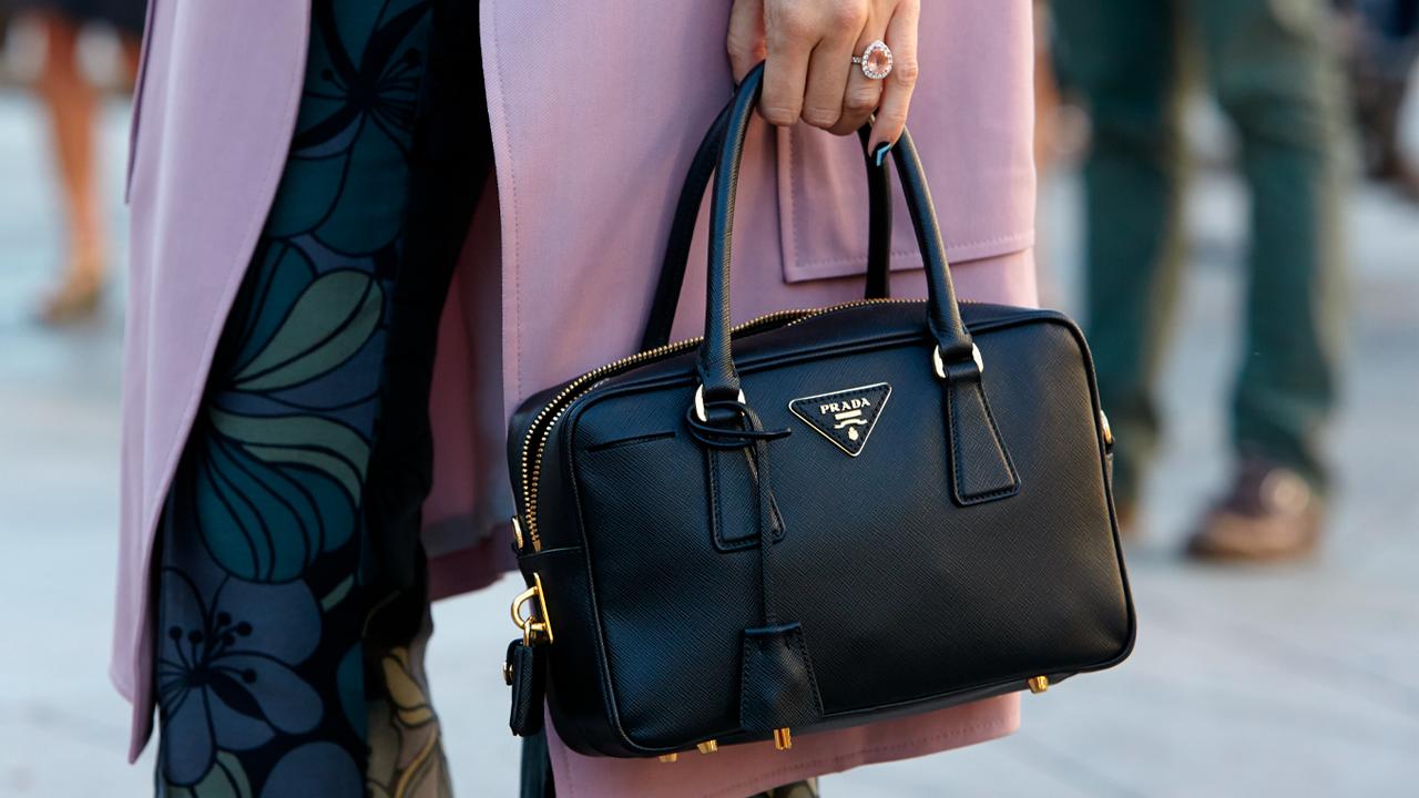 Bolsas Prada para ficar de olho: Clássicos e Lançamentos que merecem a sua atenção.