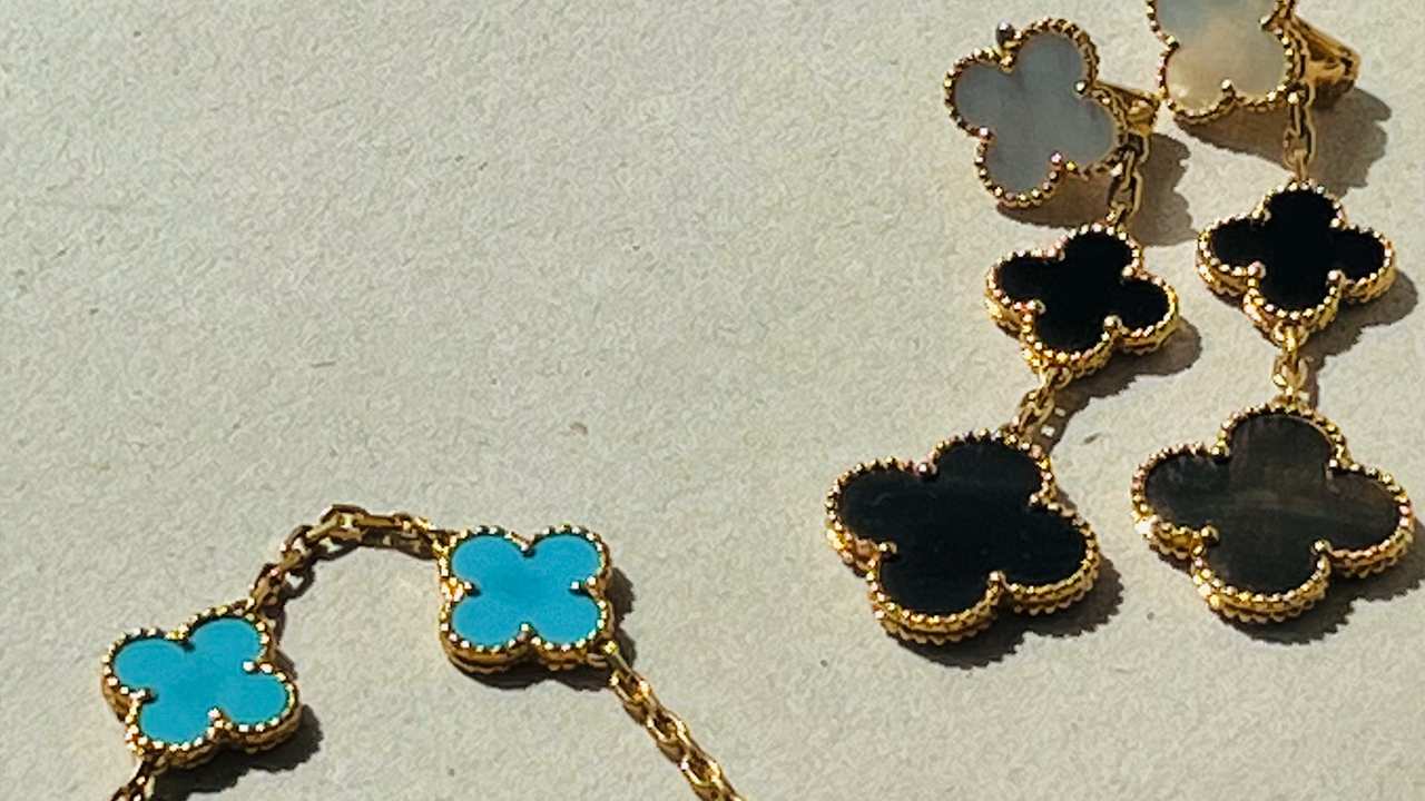 Brinco Magic Alhambra Van Cleef & Arpels. Clique na imagem e confira mais modelos da marca!