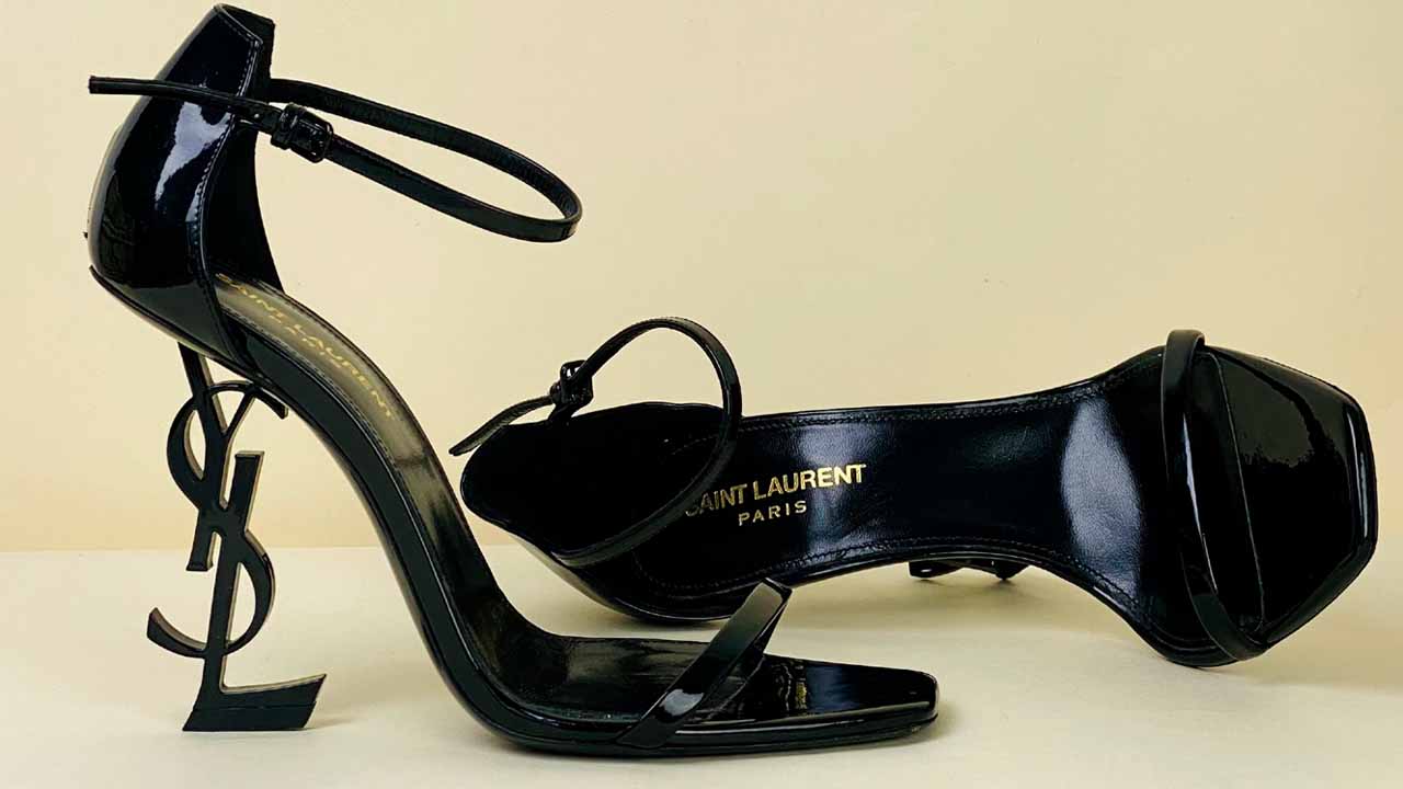 Sandália YSL Opyum. Clique na imagem e confira mais modelos da marca!