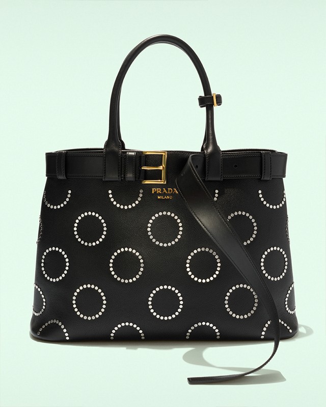 Bolsa Prada Buckle. Clique na imagem e confira mais modelos da marca! (Foto: Reprodução/Instagram @prada)