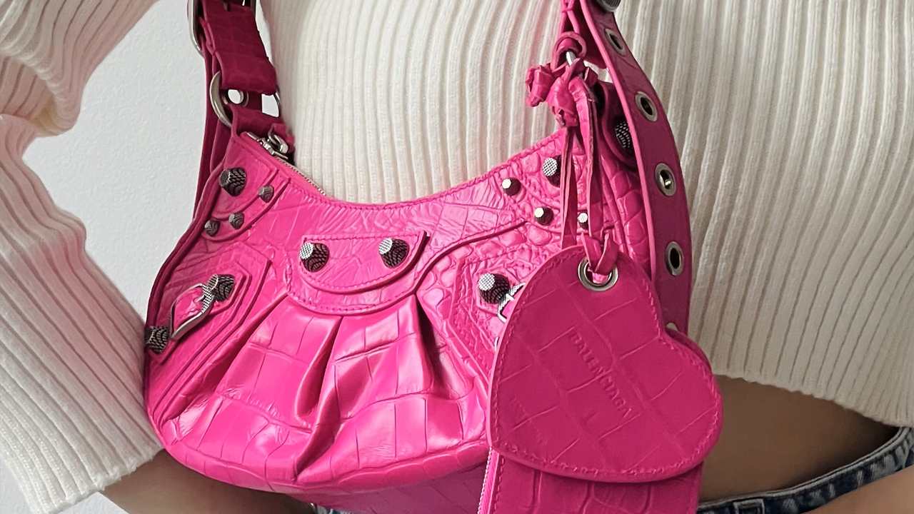 Clique na imagem e confira mais bolsas Balenciaga!
