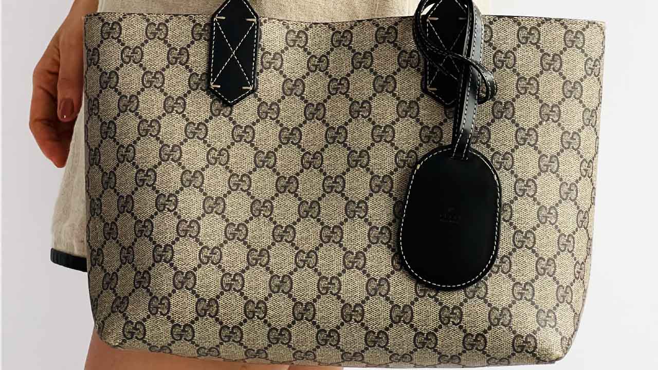 5 Bolsas com Monogramas Famosos para Investir na Semana do Consumidor do E.Ú.!