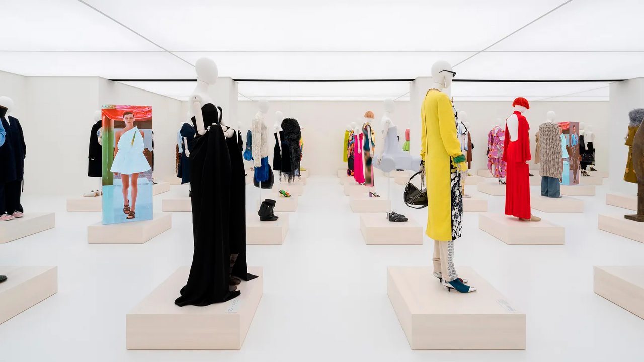 Exposição Loewe Crafted World. Clique na imagem e confira criações da marca! (Foto: Reprodução/Vogue.com)