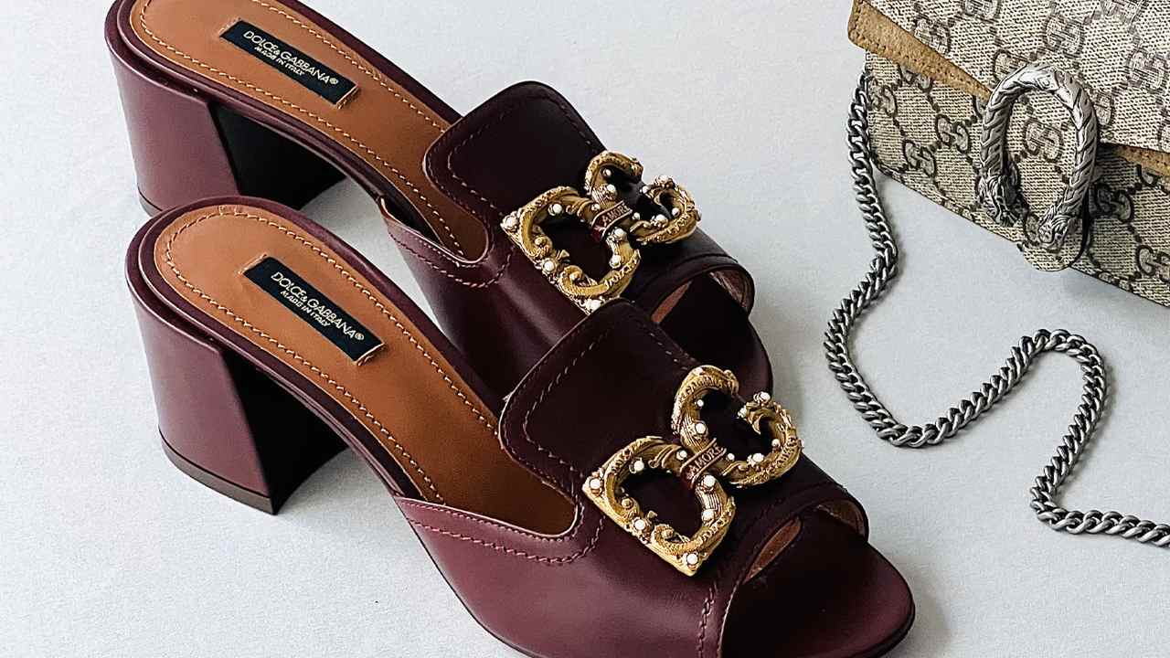 Mule Dolce & Gabbana. Clique na imagem e confira peças similares!
