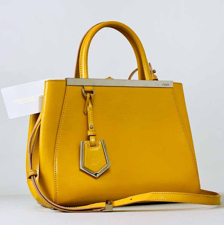 Foto de uma bolsa da Fendi perfeita para os dias muito quentes.