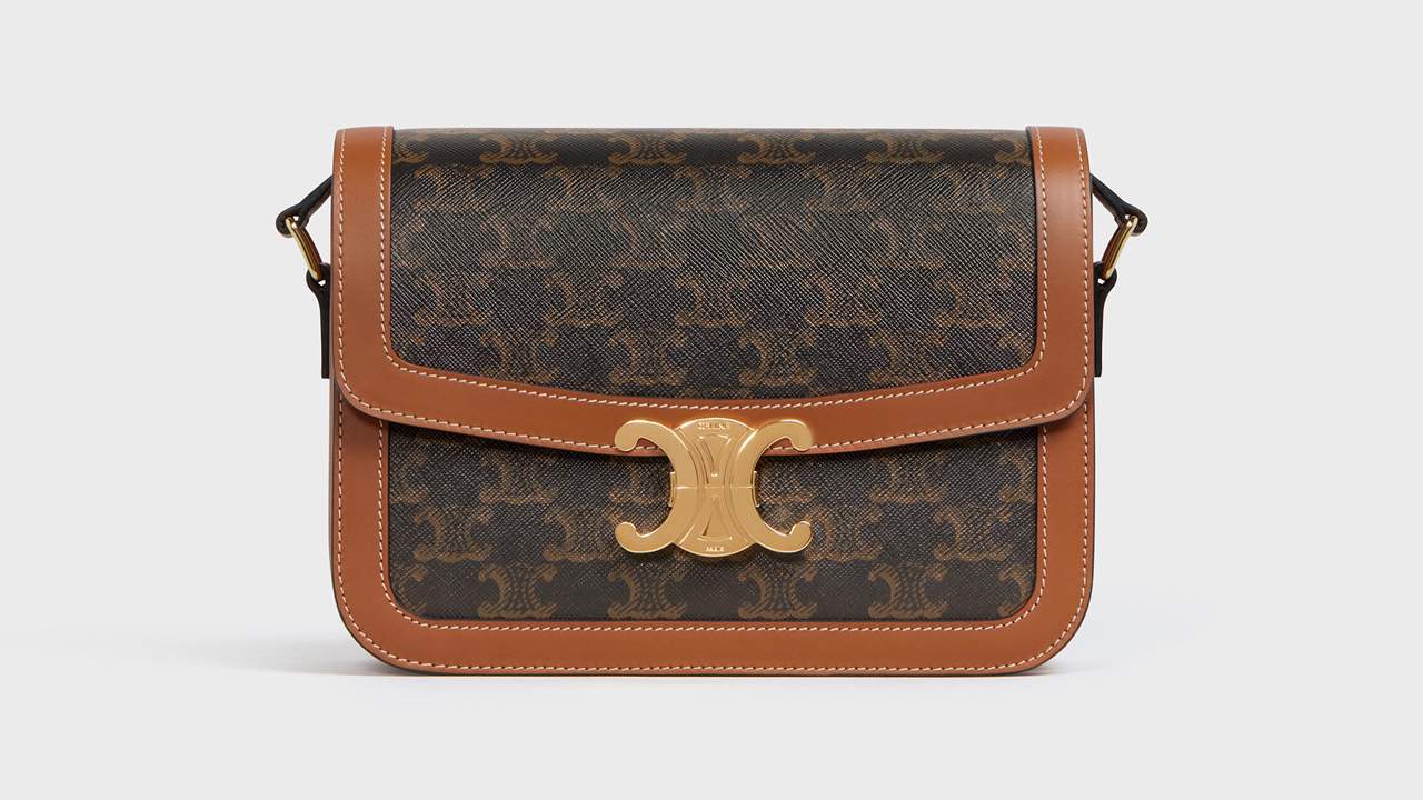 Bolsa Celine Triomphe. Clique na imagem e confira mais modelos da marca! (Foto: Reprodução/Celine.com)