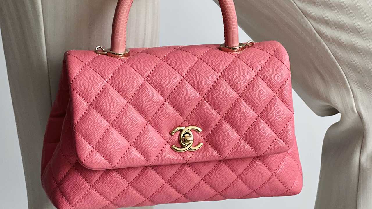 Bolsa Chanel Coco Handle. Clique na imagem e confira mais modelos da marca!