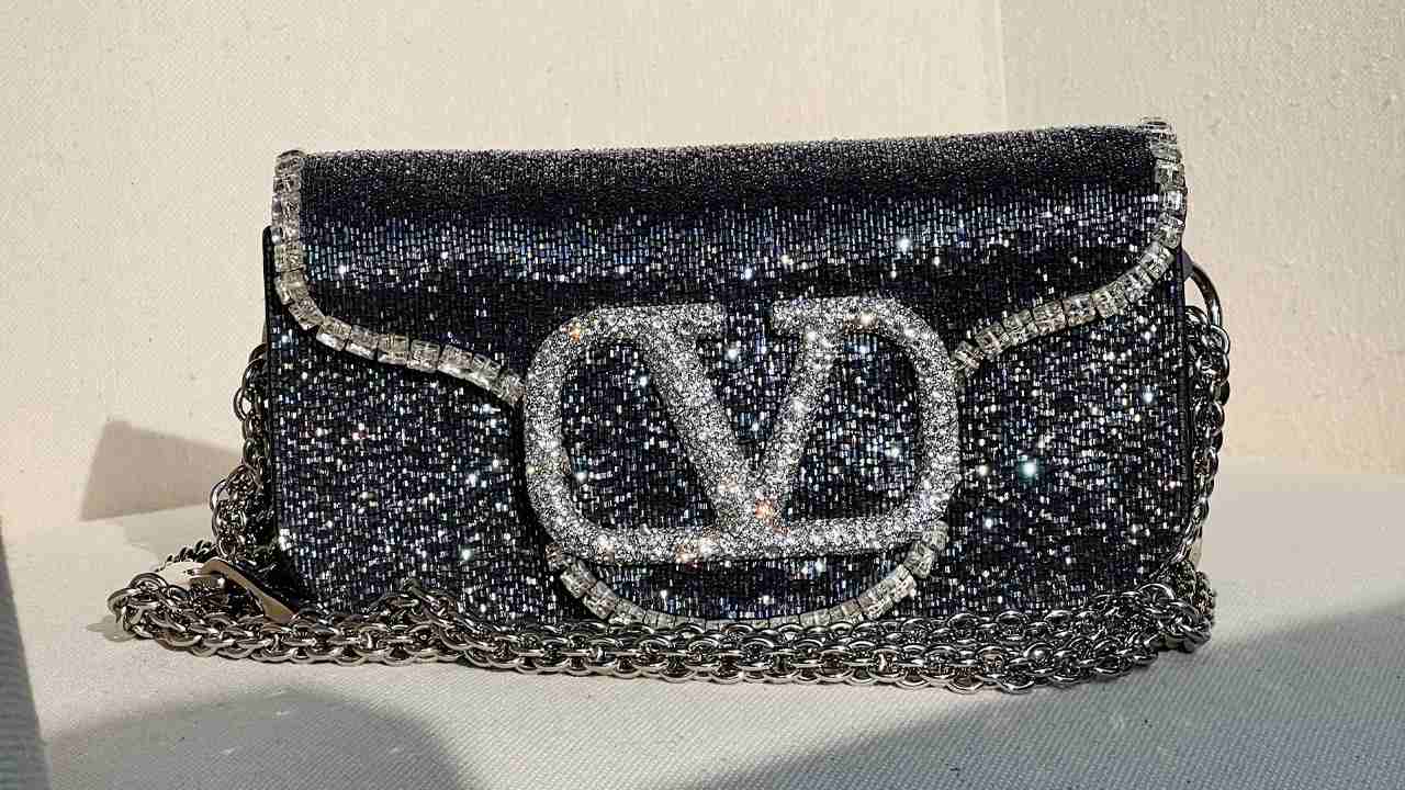 Bolsa Valentino VLogo. Clique na imagem e confira criações da marca!