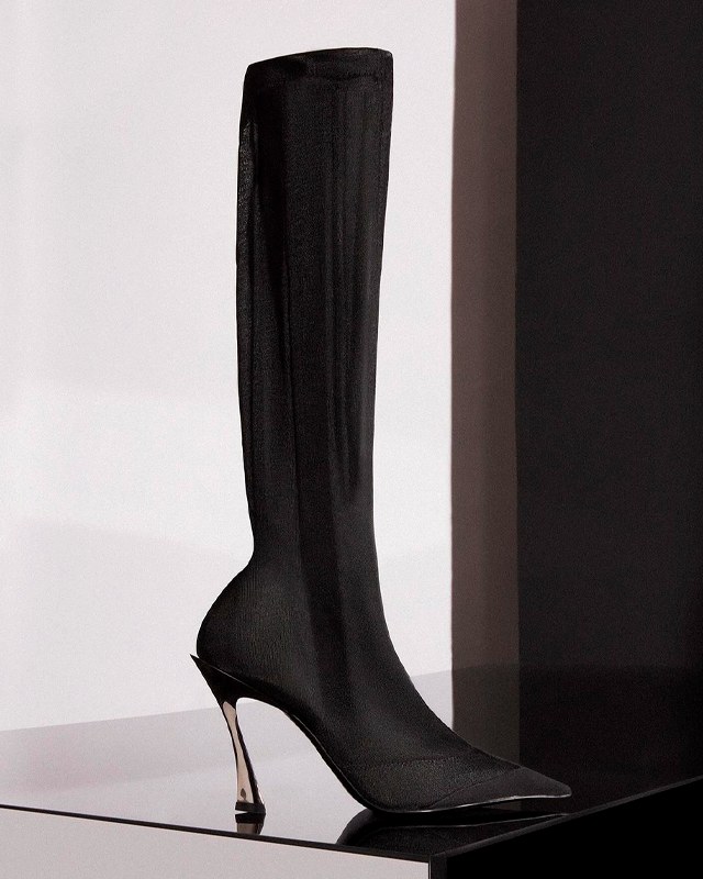 Bota Mugler da coleção "Fang Heel". Clique na imagem e confira mais criações da marca! (Foto: Reprodução/Instagram @muglerofficial)