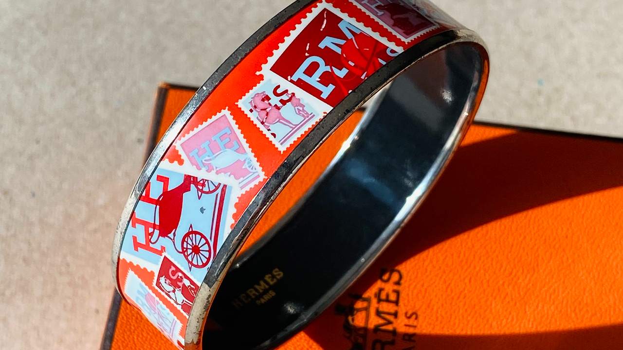 Bracelete Clic Clac Hermés. Clique na imagem e confira mais presentes de luxo para sua mãe!