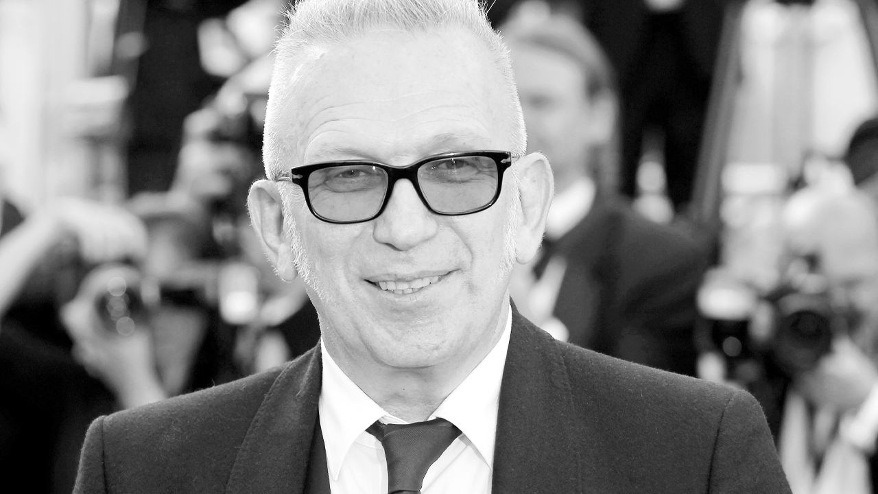Capa do post sobre exposição de Jean Paul Gaultier na França.