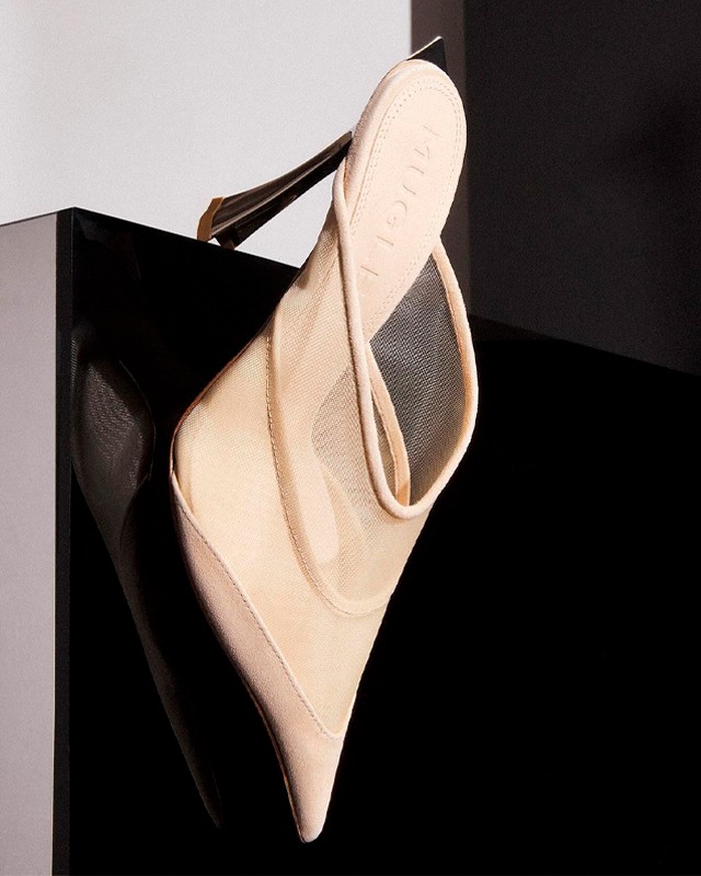 Mule Mugler da coleção "Fang Heel". Clique na imagem e confira mais criações da marca! (Foto: Reprodução/Instagram @muglerofficial)