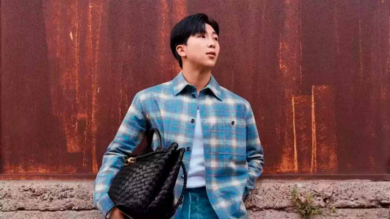 Foto do embaixador da Bottega Veneta, o astro do BTS.