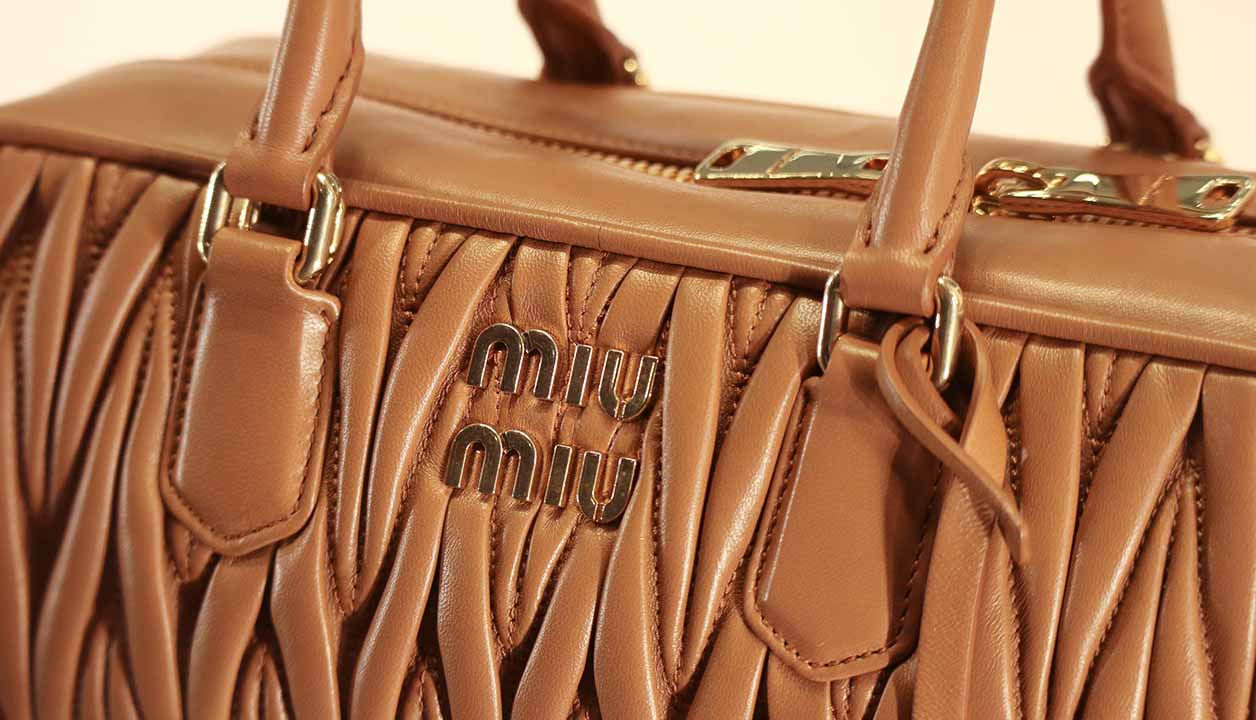 Miu Miu: Explorando o Significado da Marca Italiana!