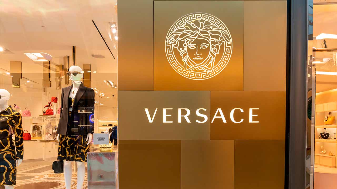 Versace: Entenda Por Que a Grife Encerrou suas Operações no Brasil!