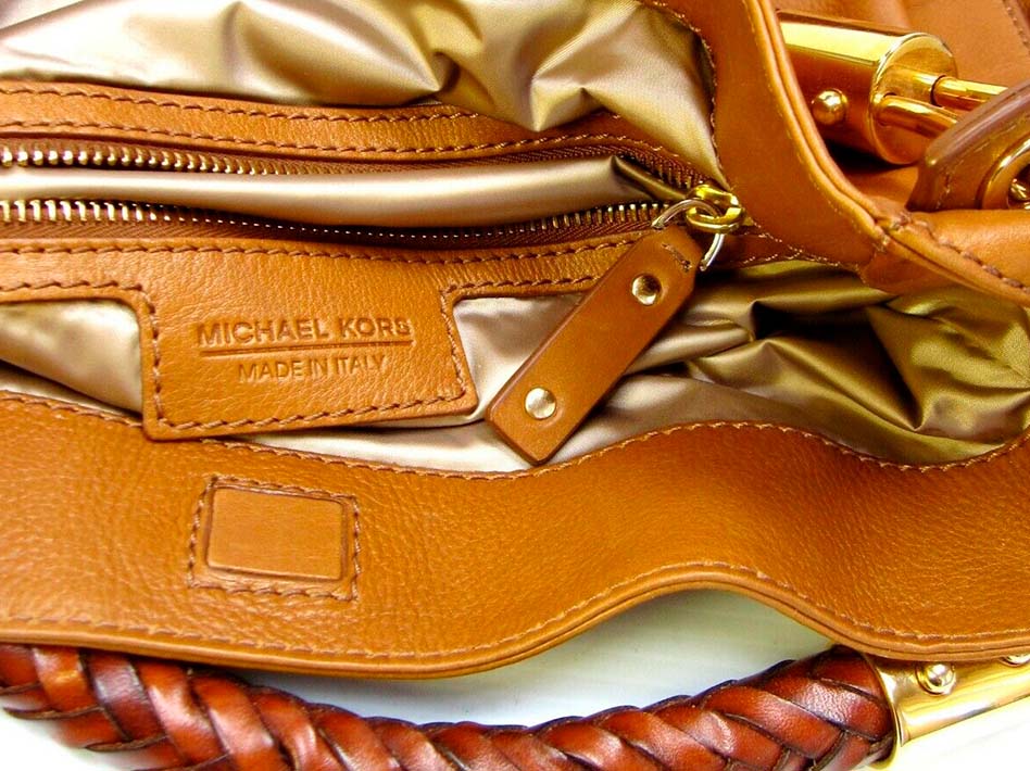 Foto de bolsa Michael Kors fabricada na Itália.
