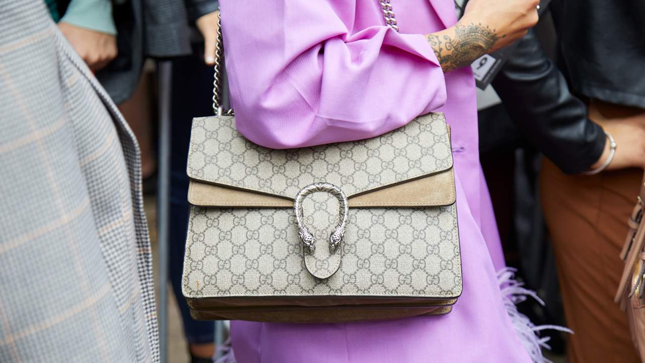 capa do post sobre bolsas de luxo para investir na super sale